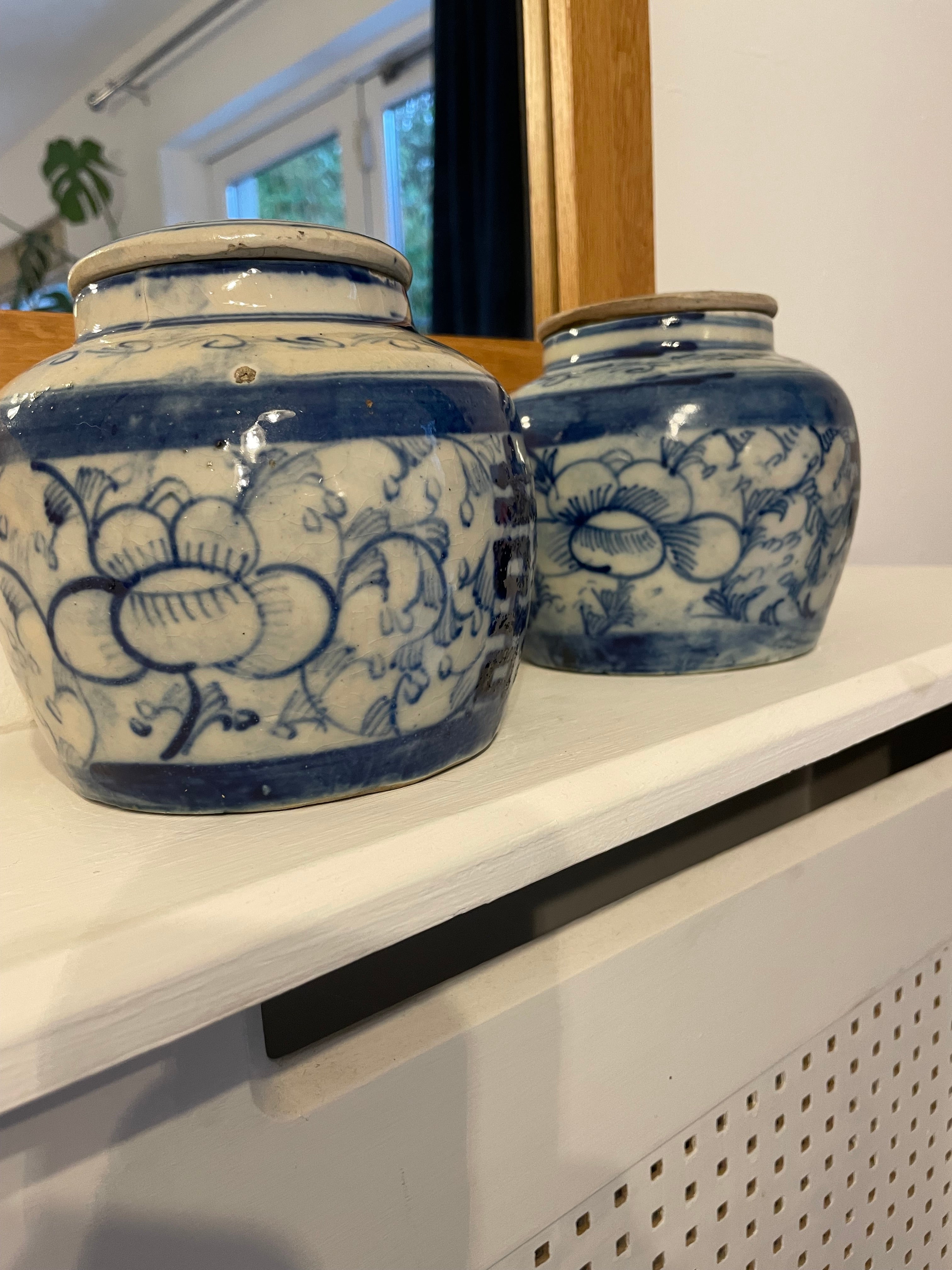 A pair of Chinese Double Happiness jars with covers. 19th/20th Century.