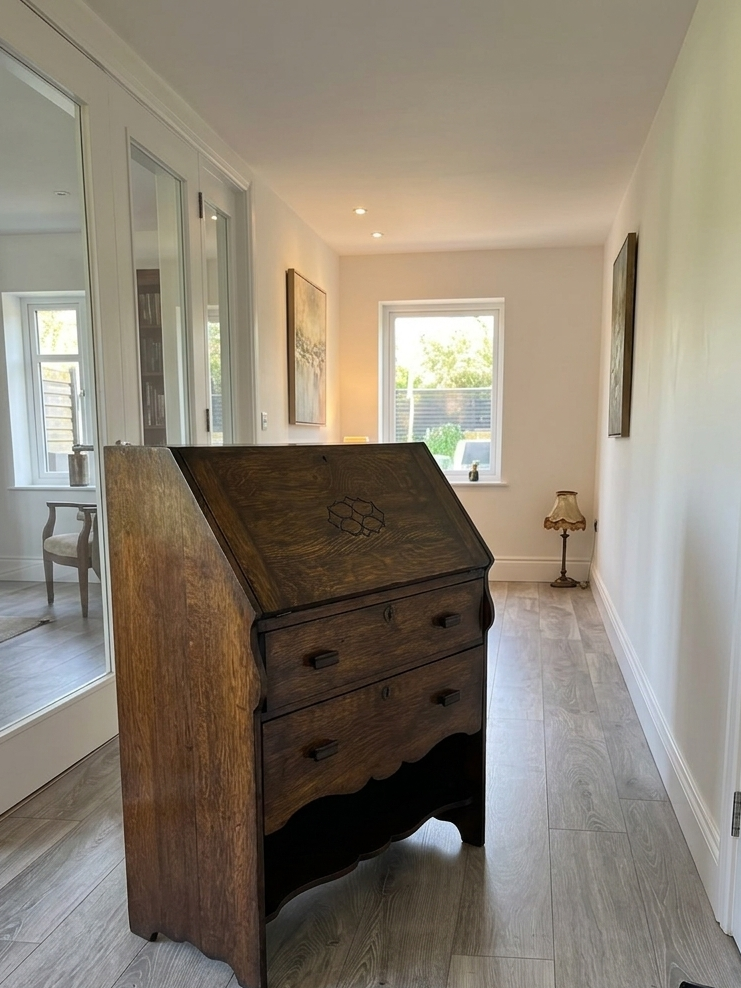 Vintage oak 2 drawer bureau,