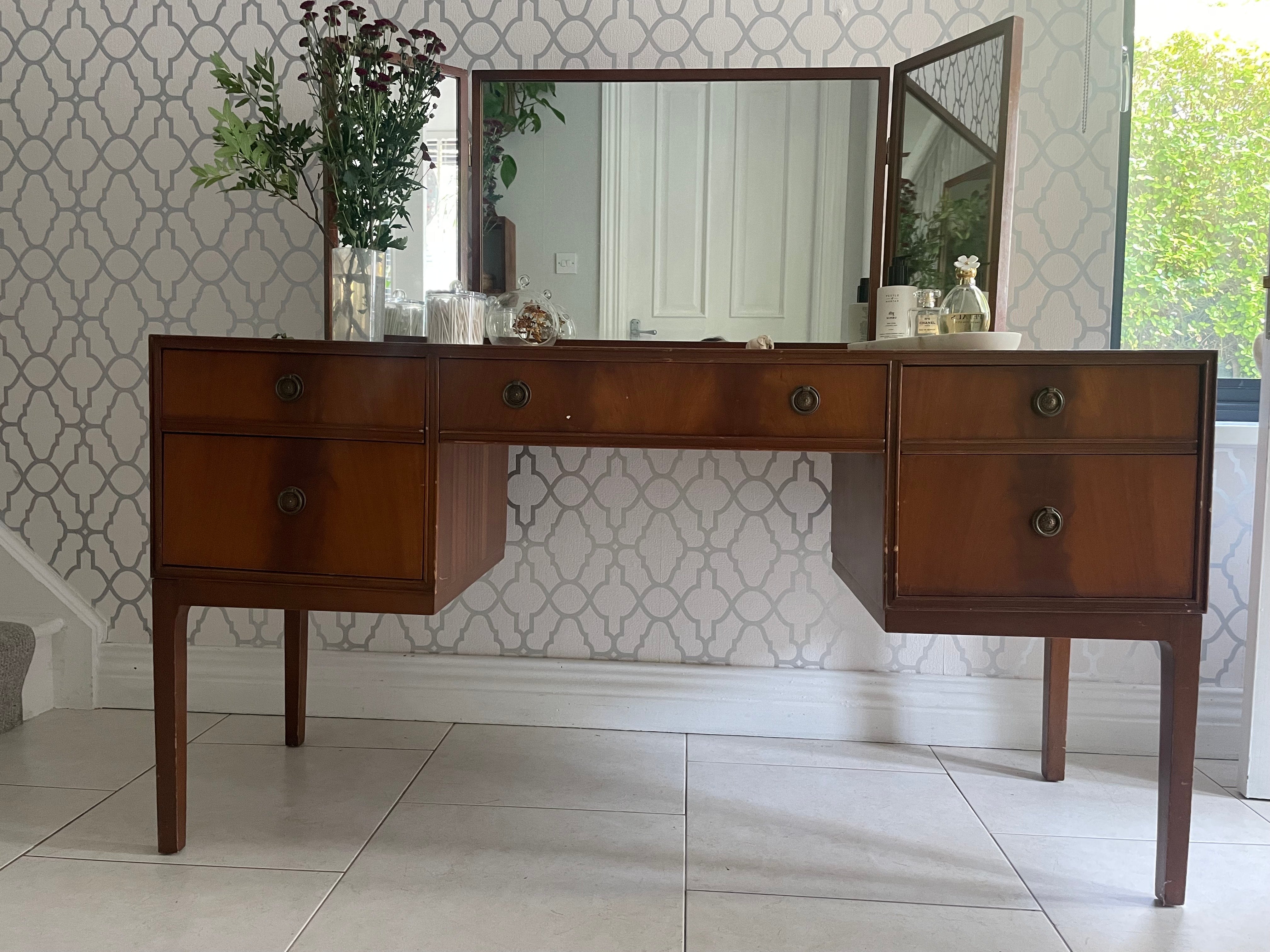 Beithcraft dressing table